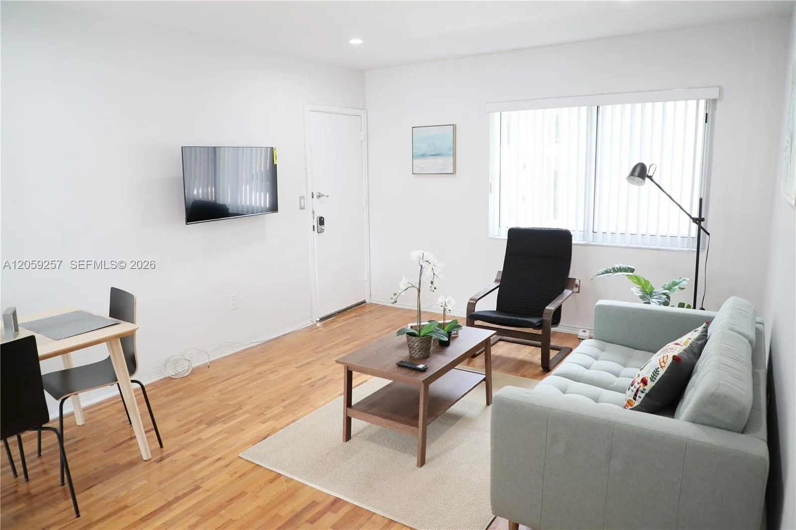 Foto de propiedad en 215 Antilla Avenue 2, Coral Gables, FL 33134 Coral Gables con MLS# 