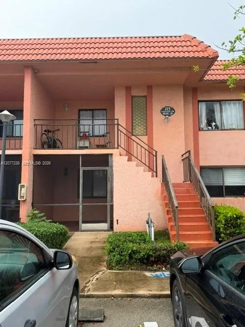 Foto de propiedad en 215 Lakeview Drive 203, Weston, FL 33326 Weston con MLS# 