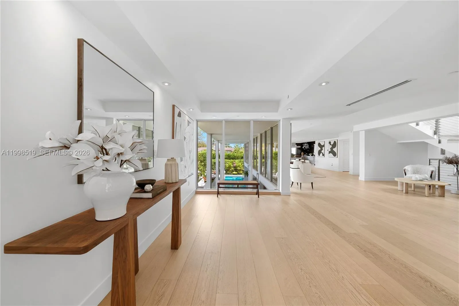 Foto de propiedad en 215 Palm Avenue, Miami Beach, FL 33139 Miami Beach con MLS# 