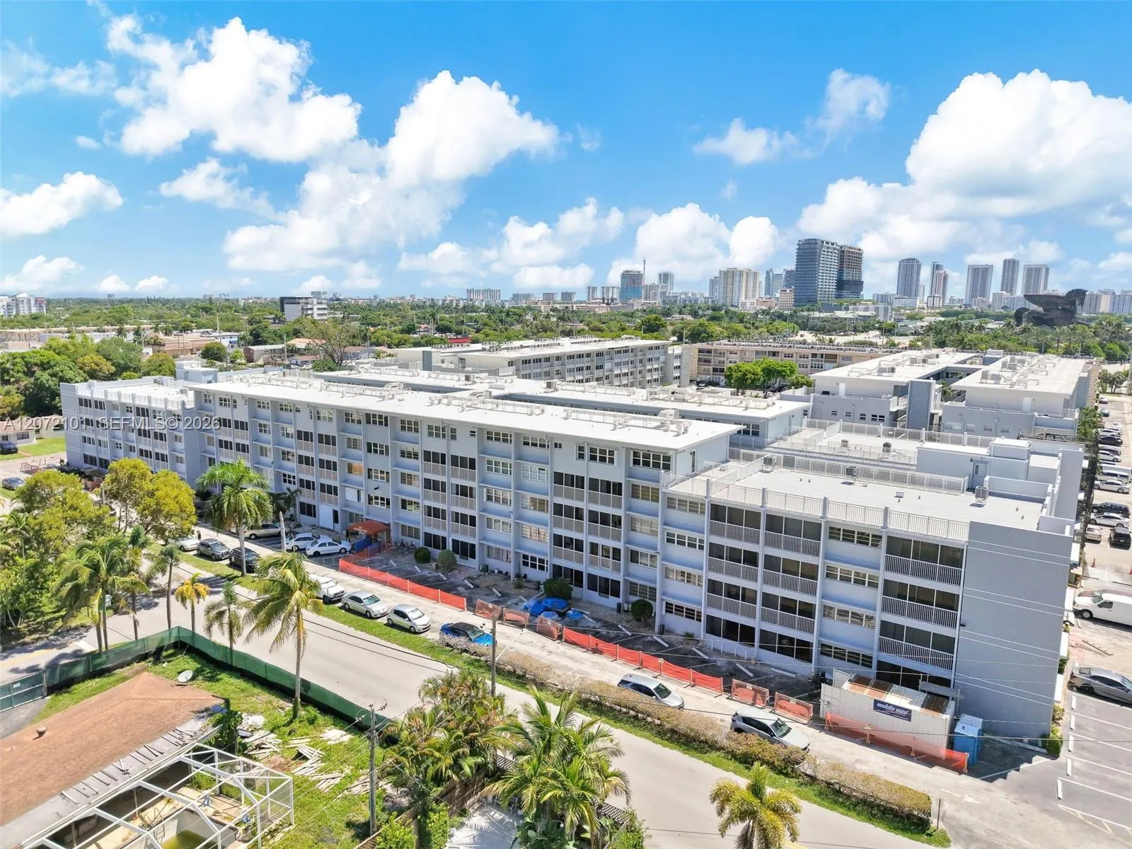 En Venta 215 SE 3rd Avenue 206B, Hallandale Beach, FL 33009, Hallandale Beach, FL 33009