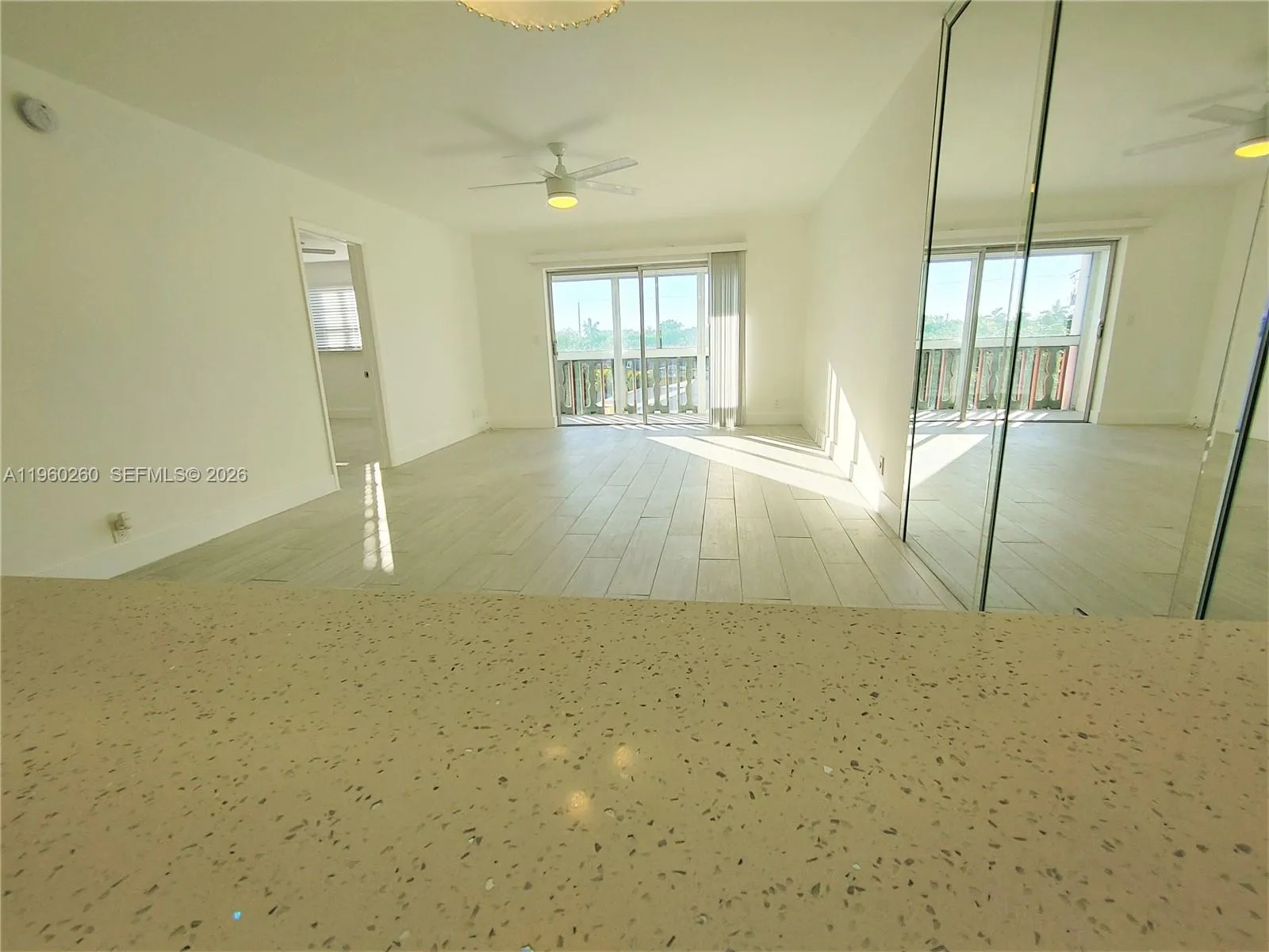 Foto de propiedad en 215 SE 3rd Avenue 307C, Hallandale Beach, FL 33009 Hallandale Beach con MLS# 