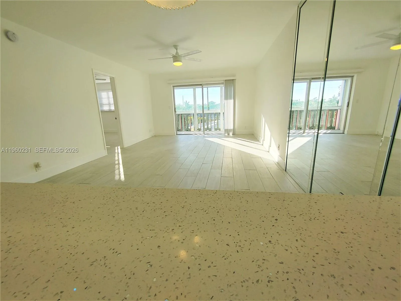 Foto de propiedad en 215 SE 3rd Avenue 307C, Hallandale Beach, FL 33009 Hallandale Beach con MLS# 