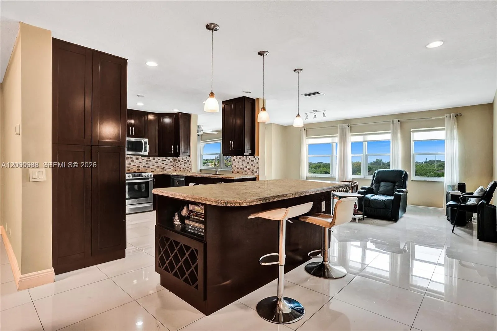 Foto de propiedad en 215 SE 3rd Avenue 501C, Hallandale Beach, FL 33009 Hallandale Beach con MLS# 