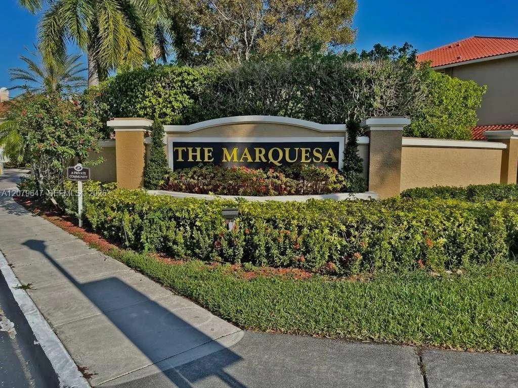 Foto de propiedad en 215 SW 117th Terrace 14204, Pembroke Pines, FL 33025 Pembroke Pines con MLS# 