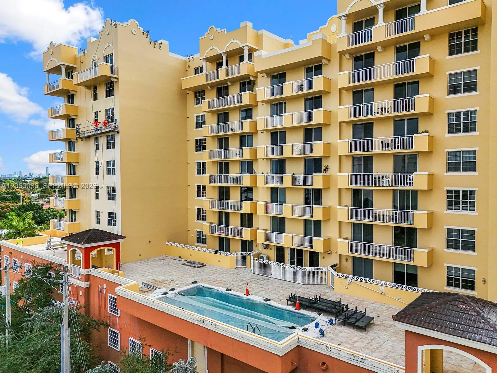 Foto de propiedad en 215 SW 42nd Avenue 1007, Miami, FL 33134 Miami con MLS# 