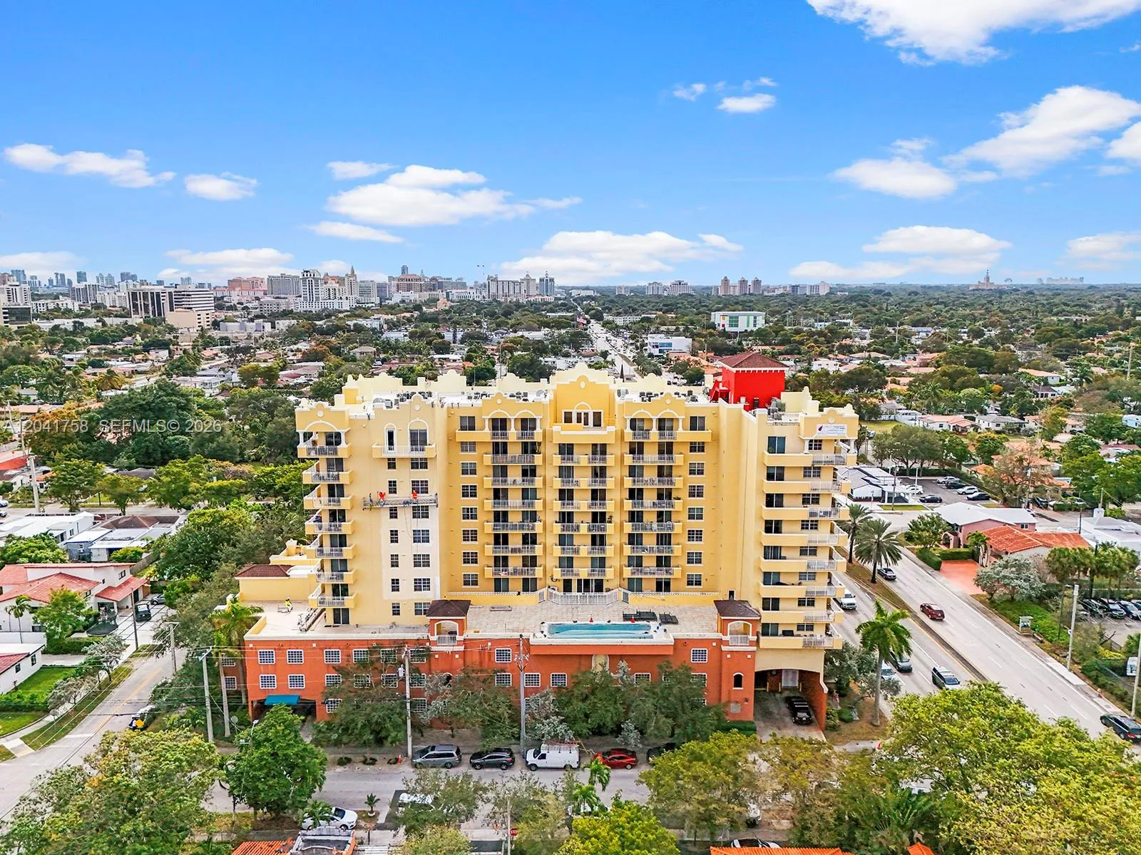 Foto de propiedad en 215 SW 42nd Avenue 810, Miami, FL 33134 Miami con MLS# 