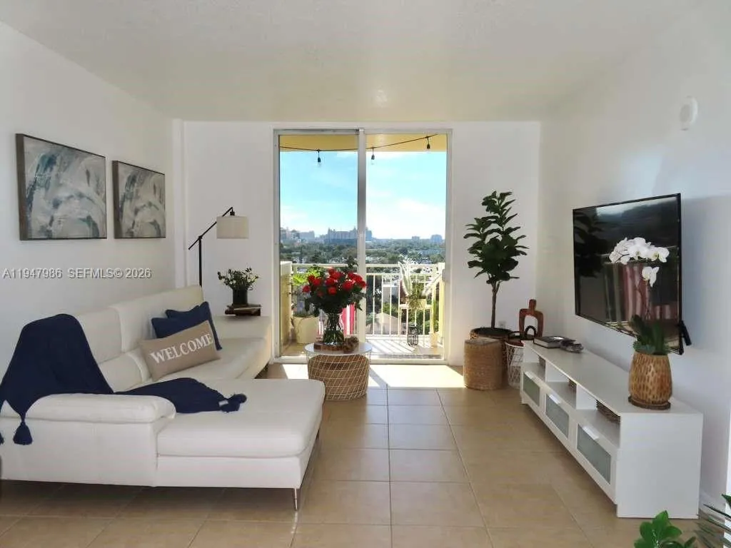 Foto de propiedad en 215 SW 42nd Avenue PH08, Miami, FL 33134 Miami con MLS# 