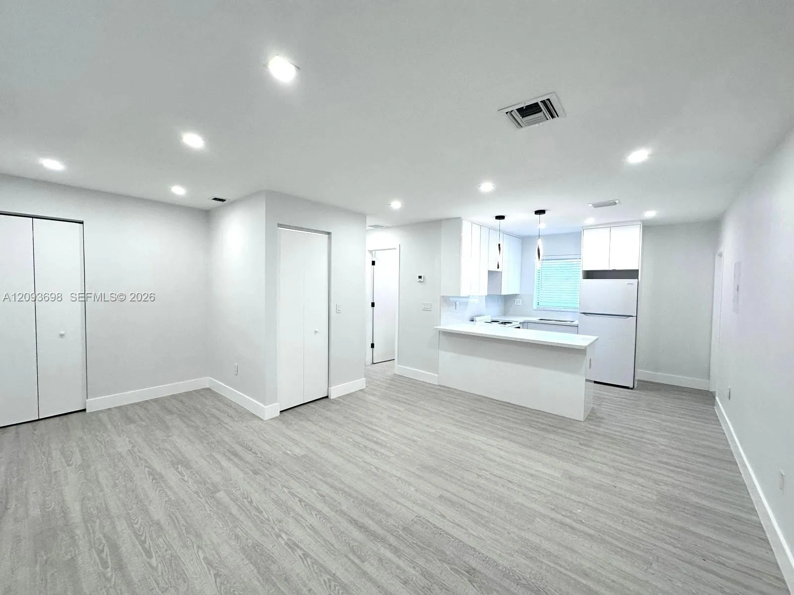 En Renta 215 Zamora Avenue 9, Coral Gables, FL 33134, Coral Gables, FL 33134