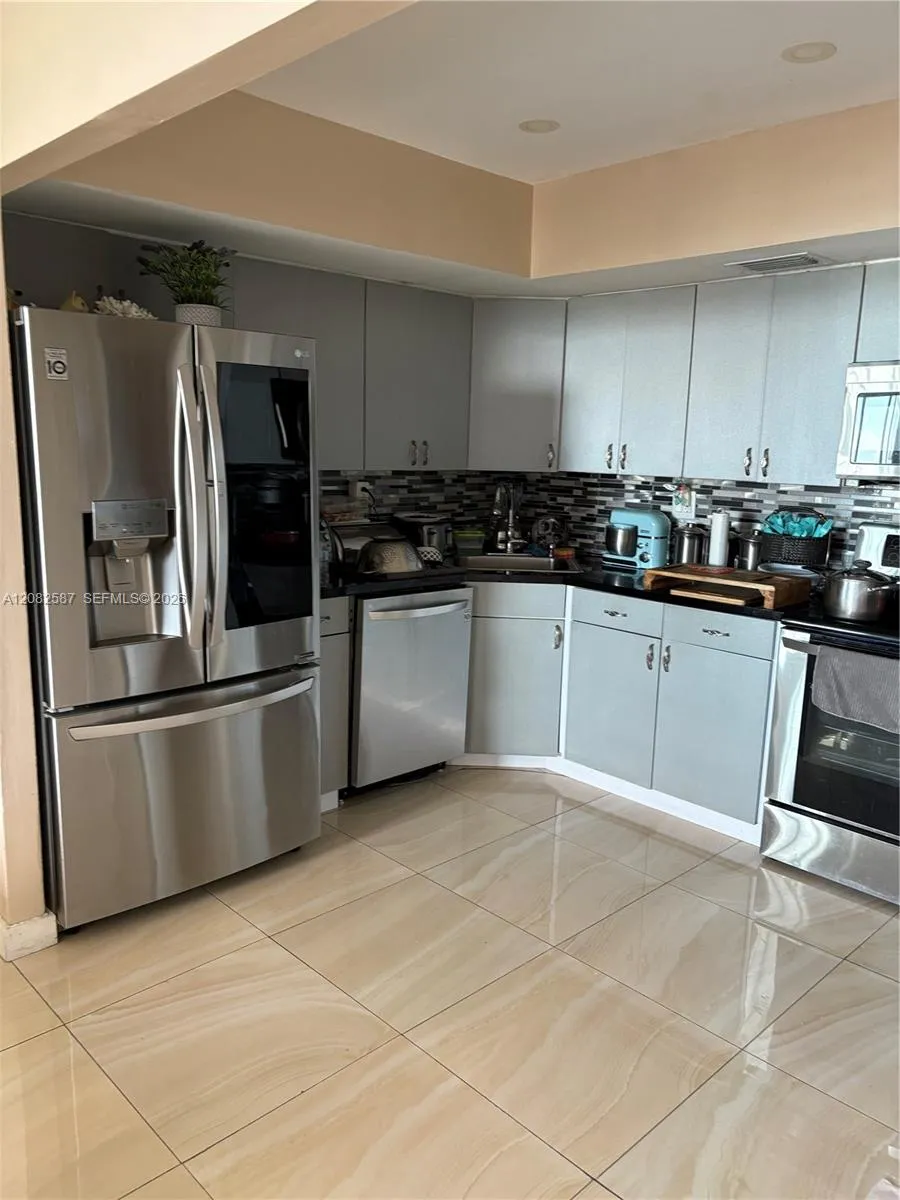 Foto de propiedad en 2150 Sans Souci Boulevard B1605, North Miami, FL 33181 North Miami con MLS# 