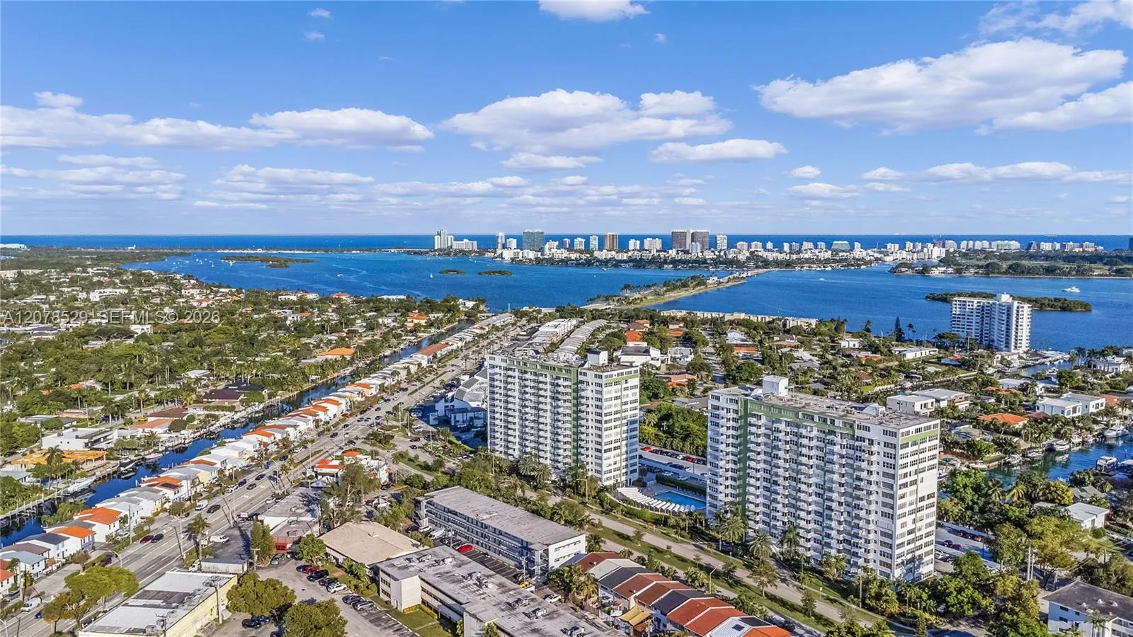 Foto de propiedad en 2150 Sans Souci Boulevard B605, North Miami, FL 33181 North Miami con MLS# 