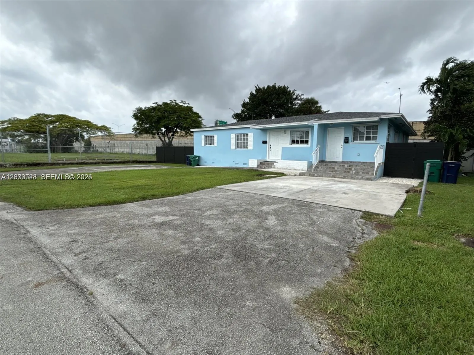 Foto de propiedad en 2150 SW 76th Court, Miami, FL 33155 Miami con MLS# 