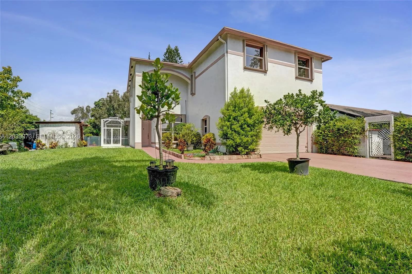 Foto de propiedad en 2151 NW 121st Avenue, Plantation, FL 33323 Plantation con MLS# 