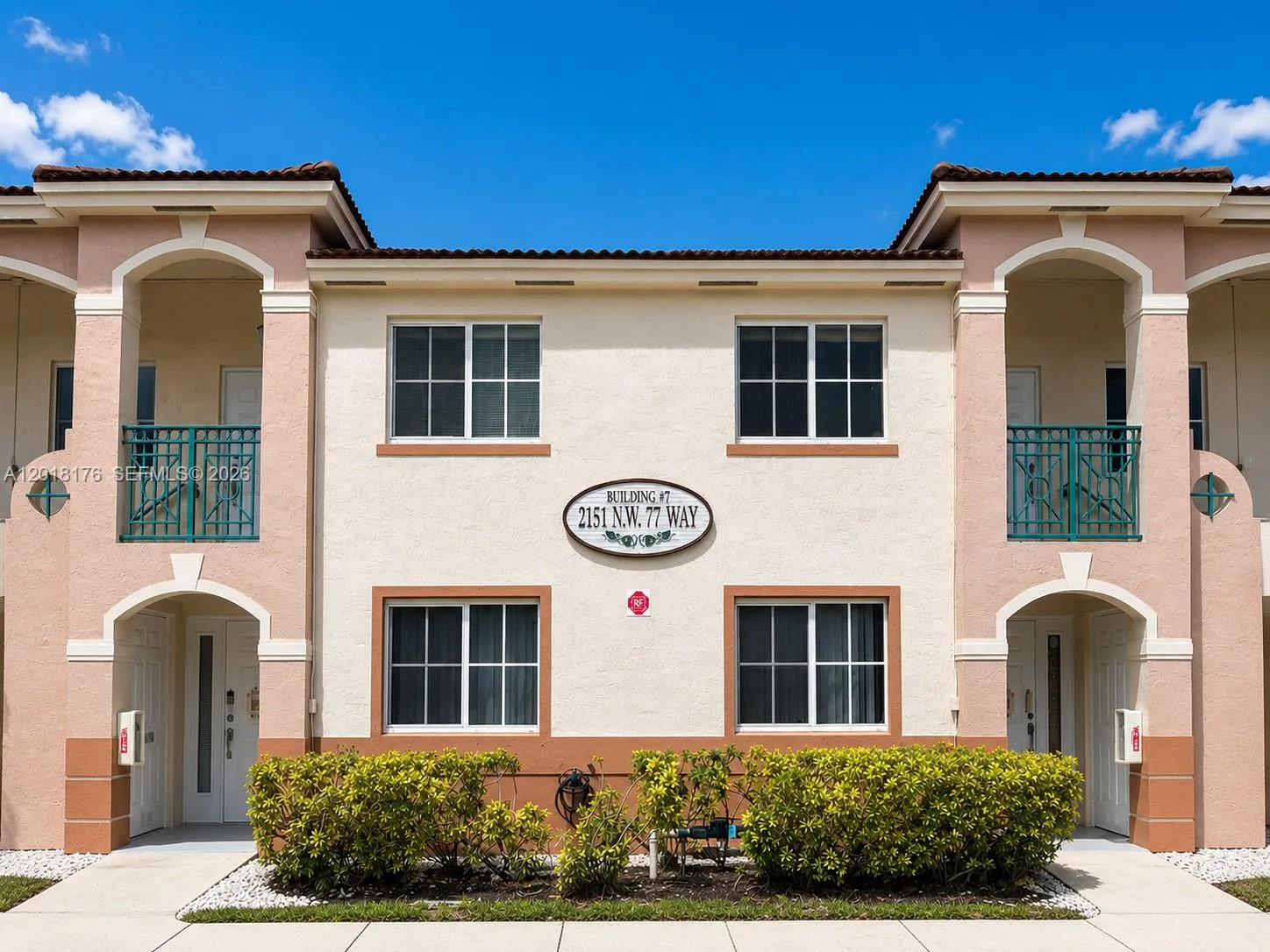 Foto de propiedad en 2151 NW 77th Way 205, Pembroke Pines, FL 33024 Pembroke Pines con MLS# 