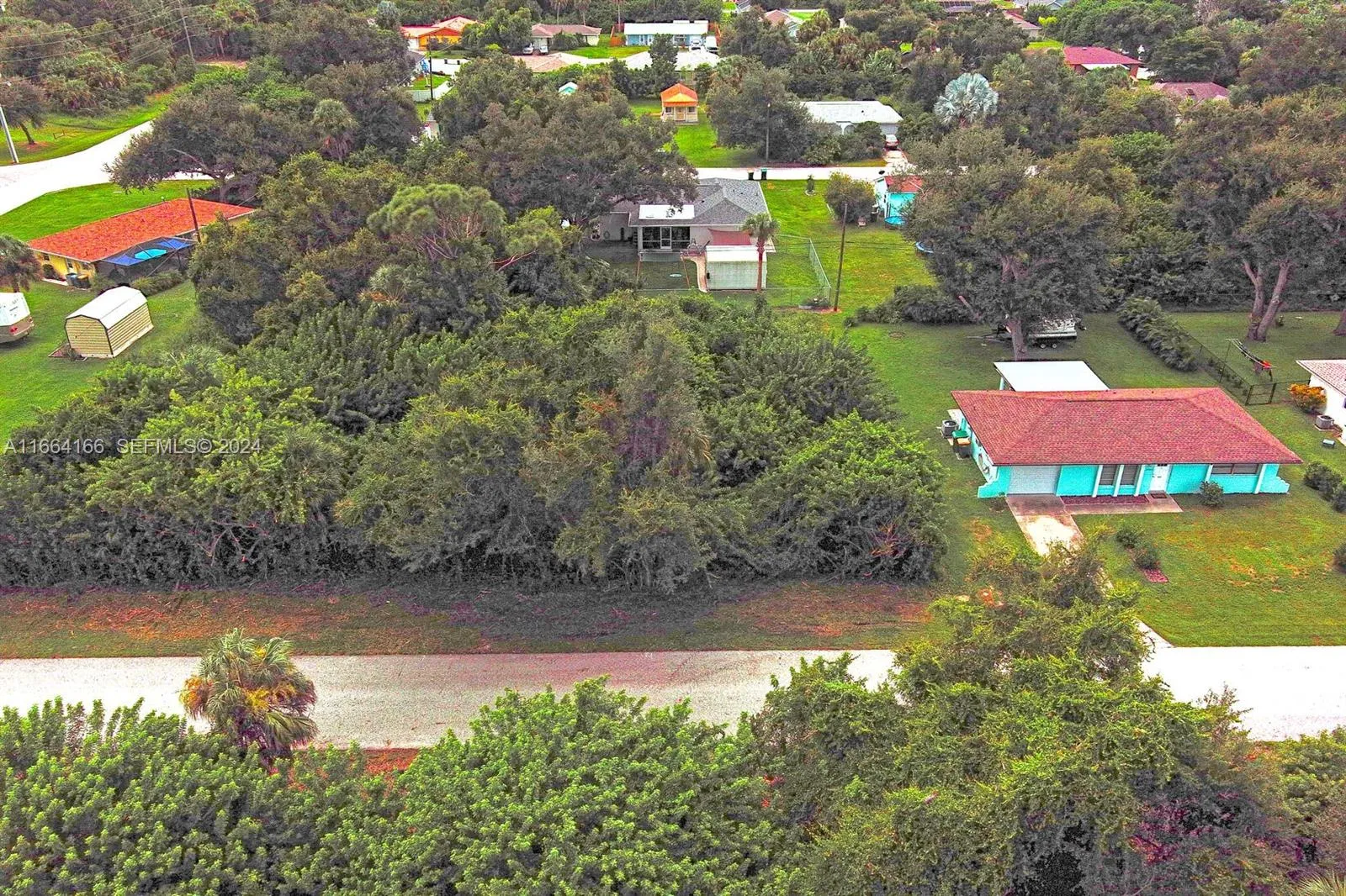 Foto de propiedad en 21511 Carleton Avenue, Port Charlotte, FL 33952 Port Charlotte con MLS# 
