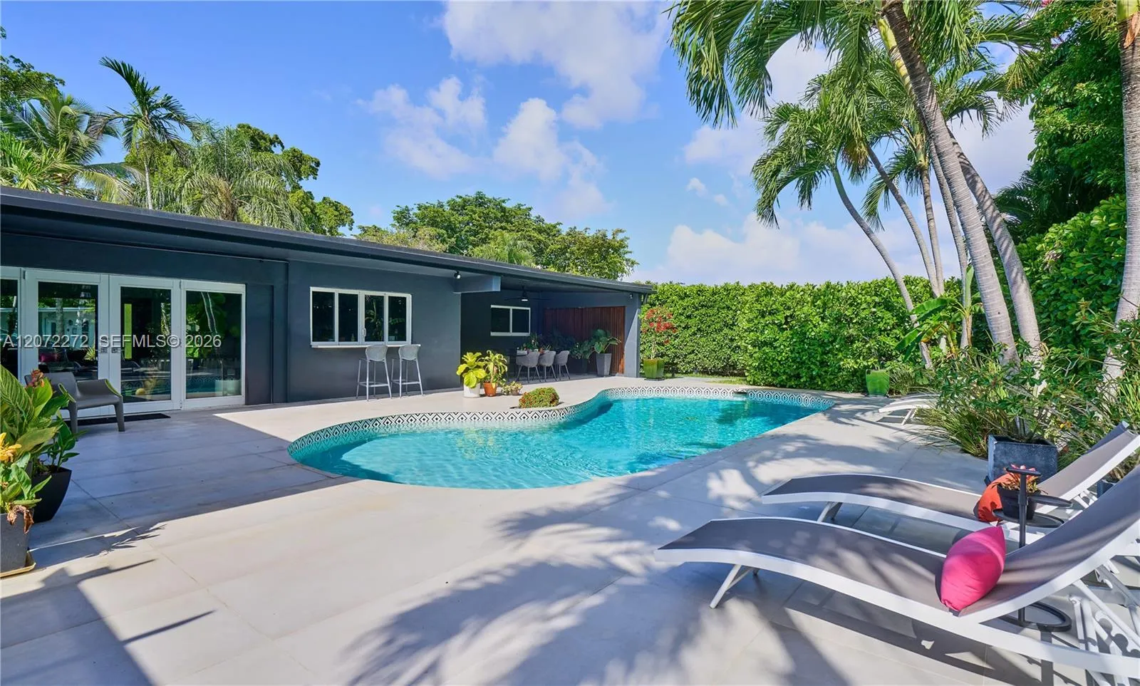Foto de propiedad en 2155 NE 191st Drive, North Miami Beach, FL 33179 North Miami Beach con MLS# 