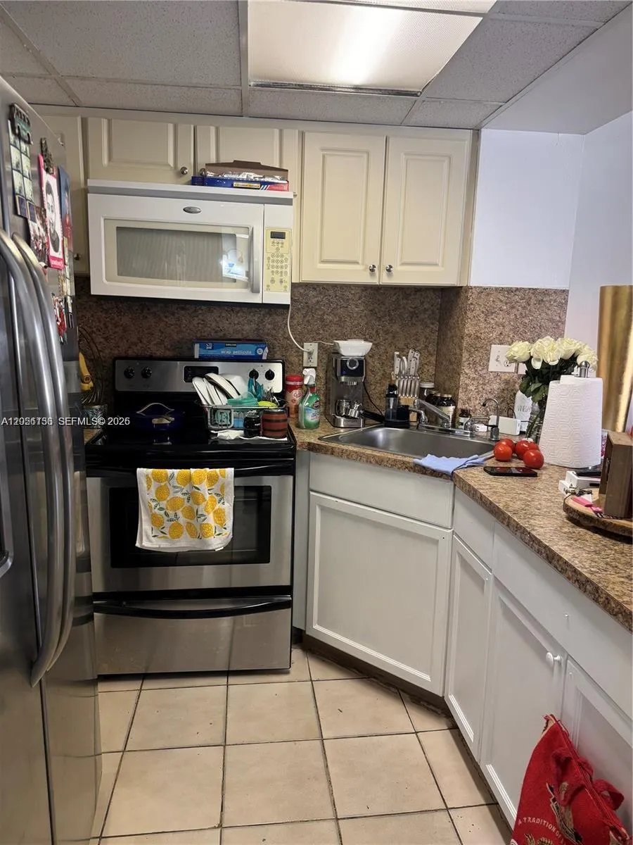Vendido 2158 W 60th Street 13108, Hialeah, FL 33016, Hialeah, FL 33016
