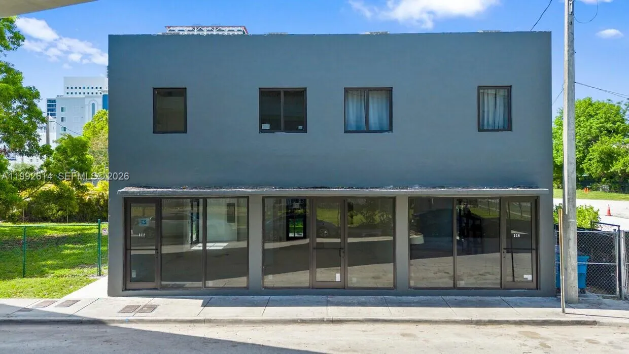 Foto de propiedad en 216 NW 11th Street, Miami, FL 33136 Miami con MLS# 