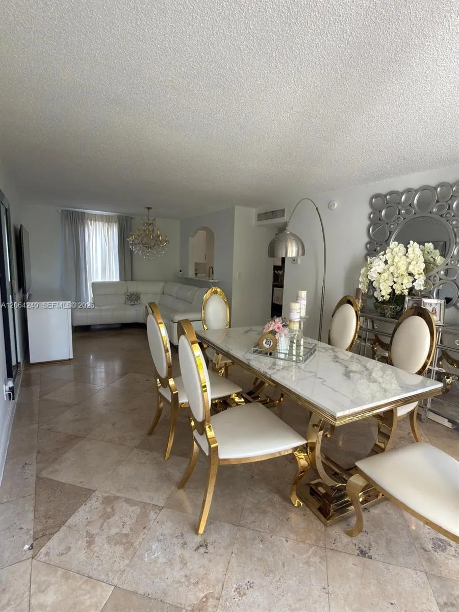 Foto de propiedad en 2160 SW 16th Avenue 320, Miami, FL 33145 Miami con MLS#