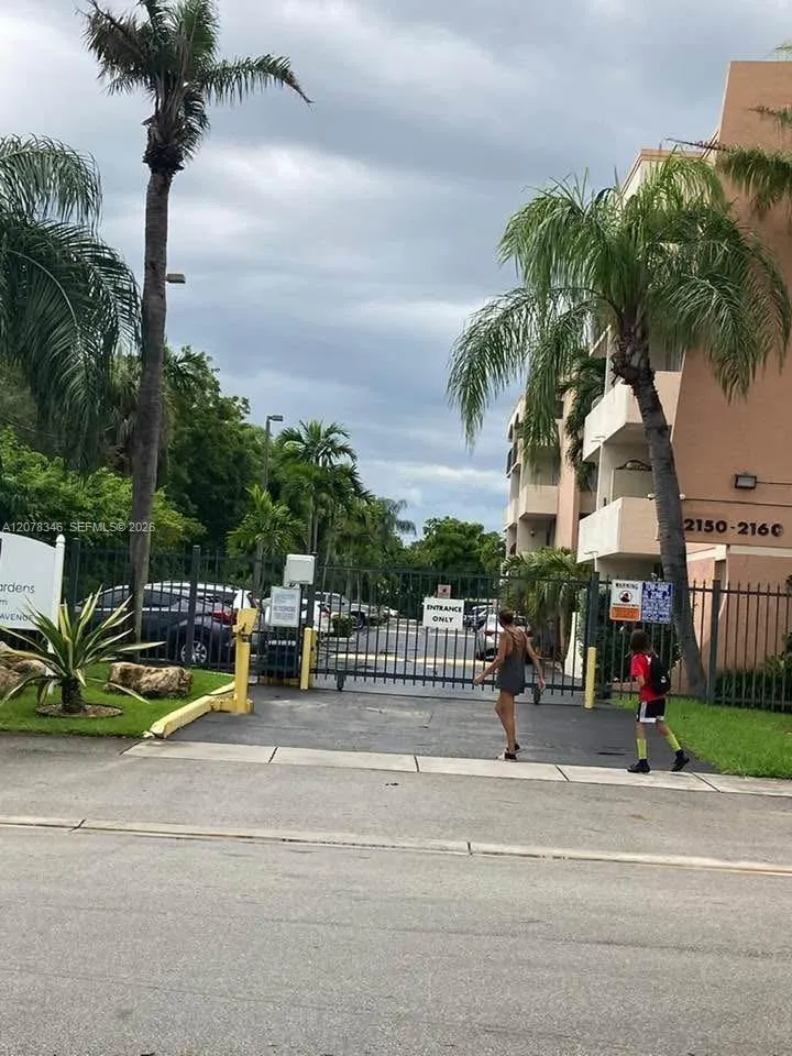 Foto de propiedad en 2160 SW 16th Avenue 421, Miami, FL 33145 Miami con MLS#