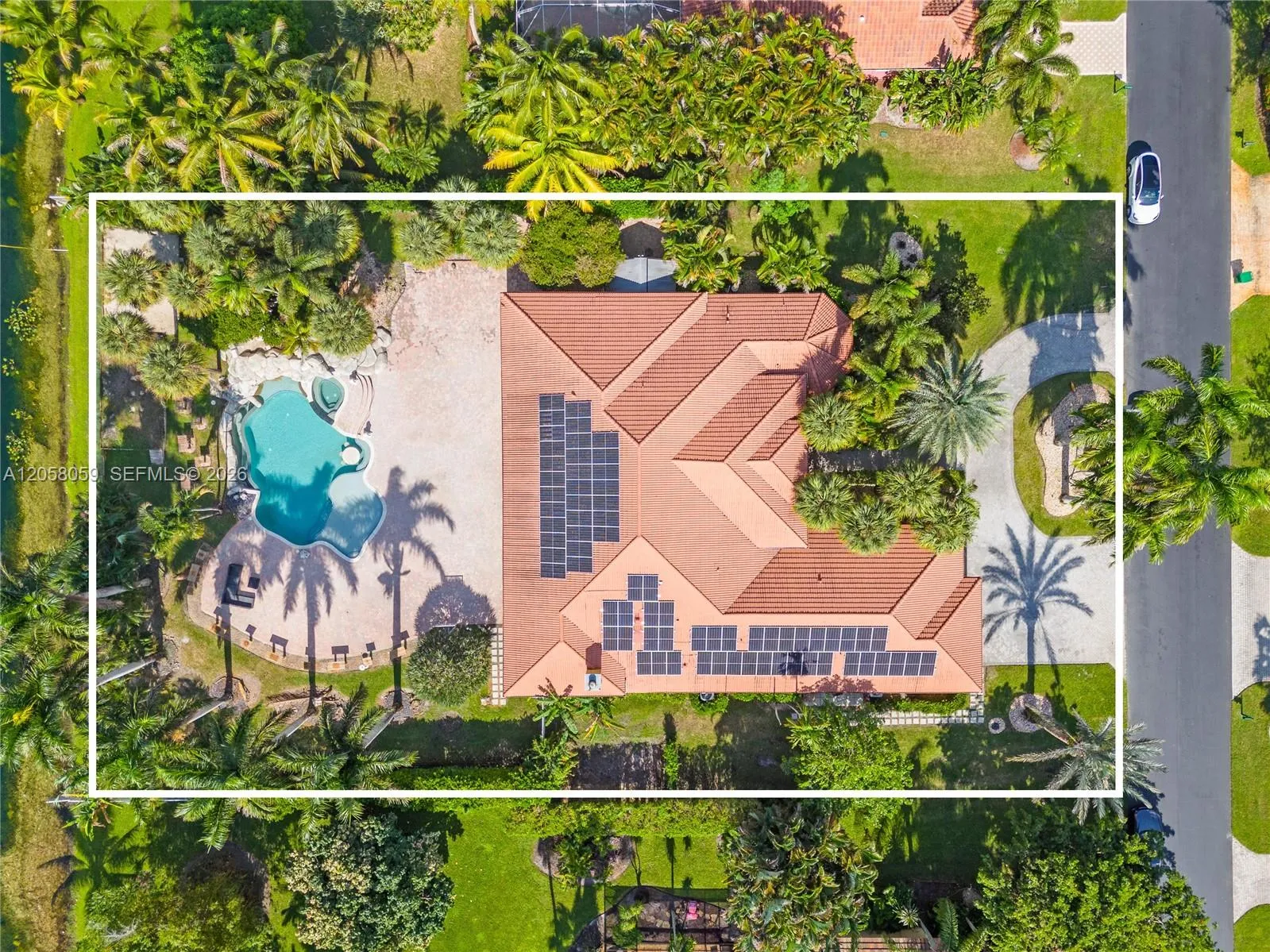 Foto de propiedad en 2161 SW 131st Terrace, Davie, FL 33325 Davie con MLS# 