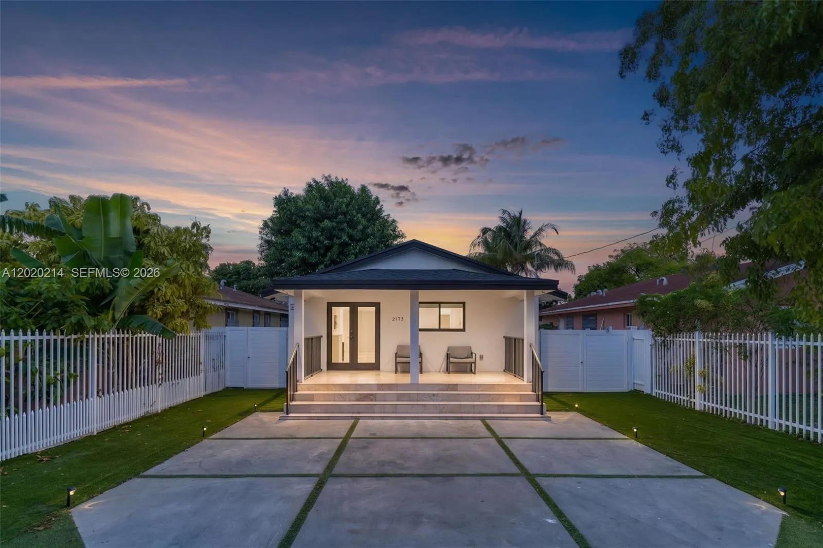 Foto de propiedad en 2171 NW 49th Street, Miami, FL 33142 Miami con MLS# 