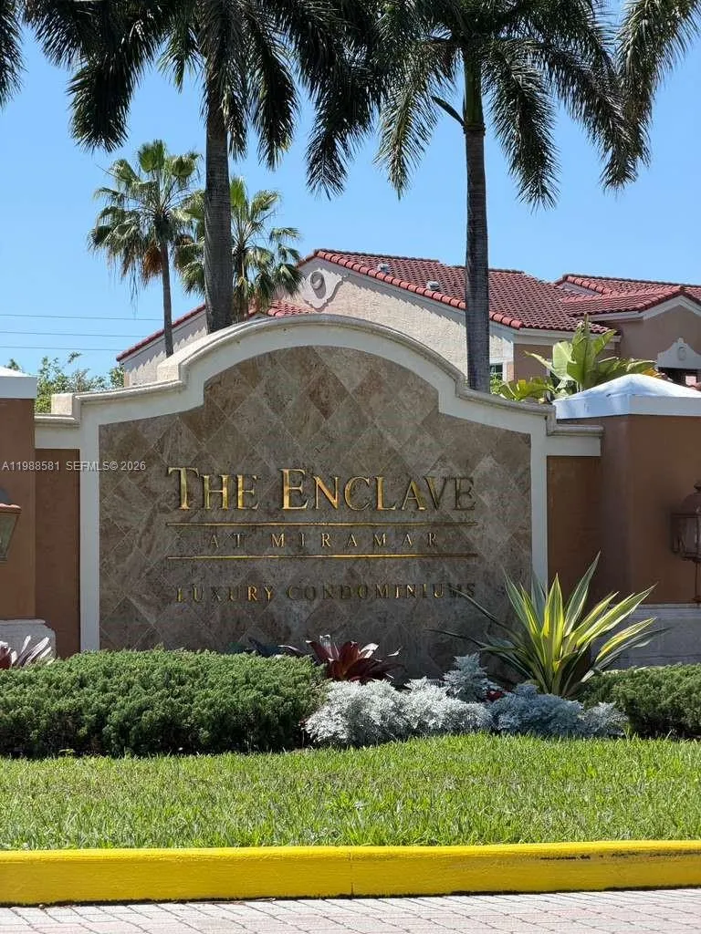Foto de propiedad en 2173 Renaissance Boulevard 101, Miramar, FL 33025 Miramar con MLS# 