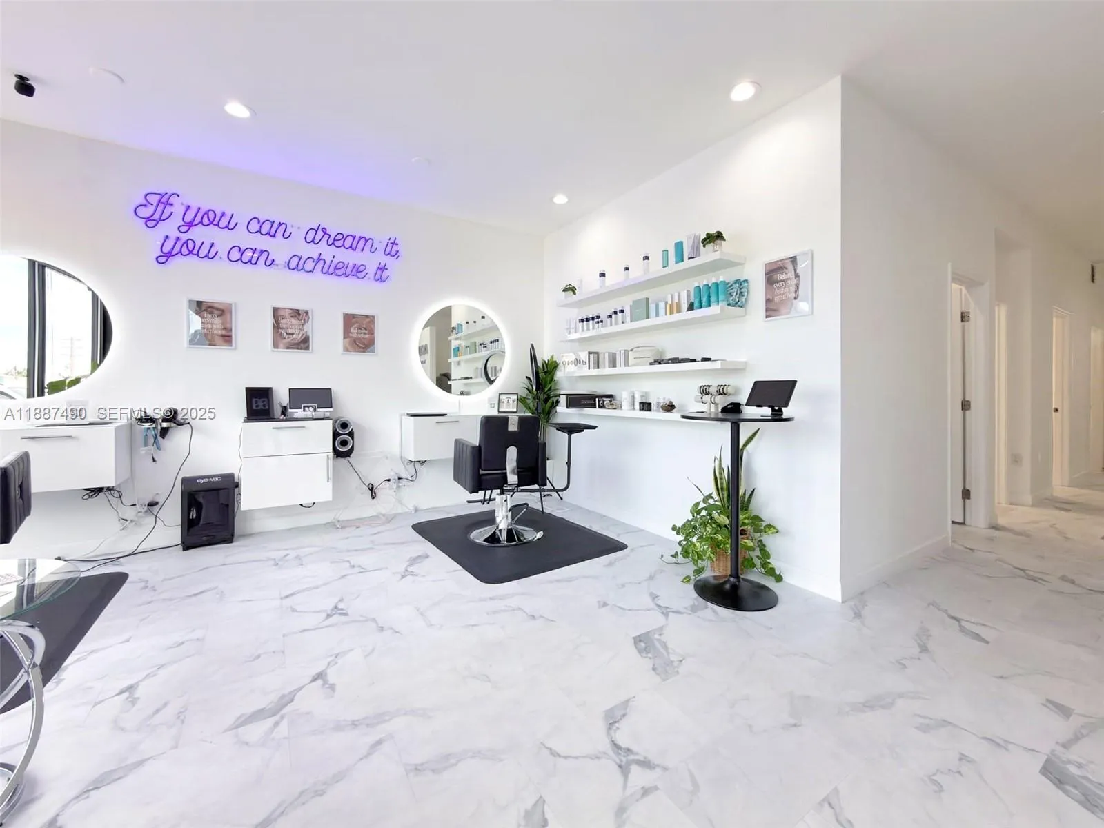 Foto de propiedad en 218 Commercial Boulevard 108, Lauderdale-By-The-Sea, FL 33308 Lauderdale-By-The-Sea con MLS# 