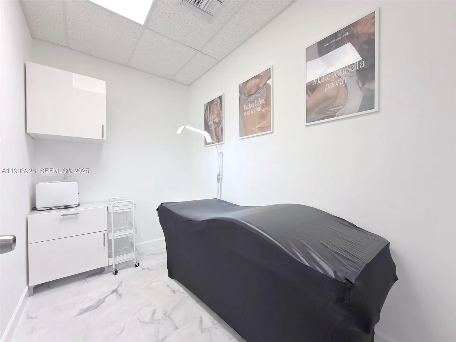 Foto de propiedad en 218 Commercial Boulevard 108, Lauderdale-By-The-Sea, FL 33308 Lauderdale-By-The-Sea con MLS# 