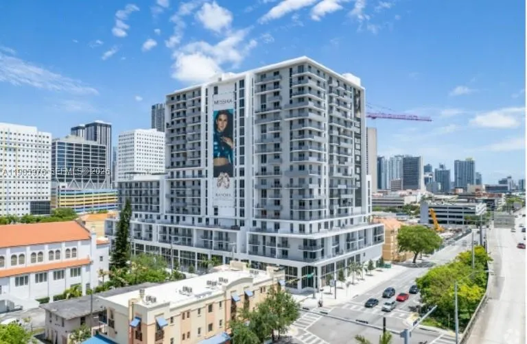 Foto de propiedad en 218 NW 8th Street, Miami, FL 33136 Miami con MLS# 