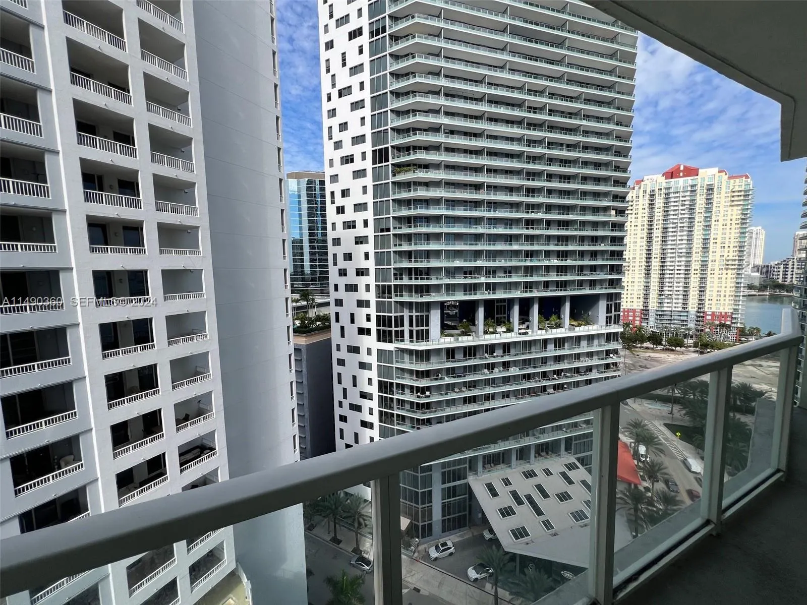 Foto de propiedad en 218 SE 14th Street 1806, Miami, FL 33131 Miami con MLS# 