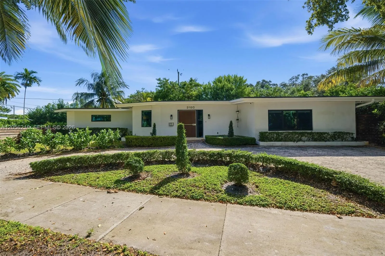 Foto de propiedad en 2180 NE 191st Drive, North Miami Beach, FL 33179 North Miami Beach con MLS# 