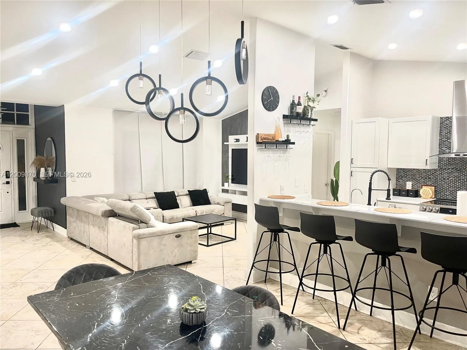 Foto de propiedad en 2182 SE Broward Terrace, Port St. Lucie, FL 34952 Port St. Lucie con MLS# 