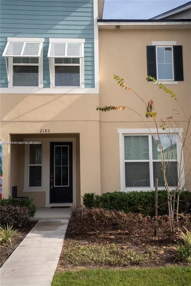 Foto de propiedad en 2183 Cooper Bell Place, Kissimmee, FL 34747 Kissimmee con MLS# 