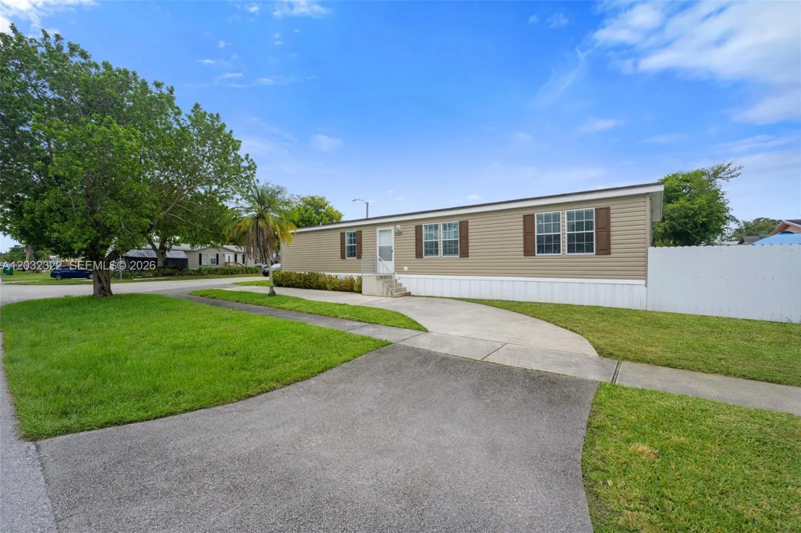 Foto de propiedad en 21830 NW 2nd Court, Pembroke Pines, FL 33029 Pembroke Pines con MLS# 