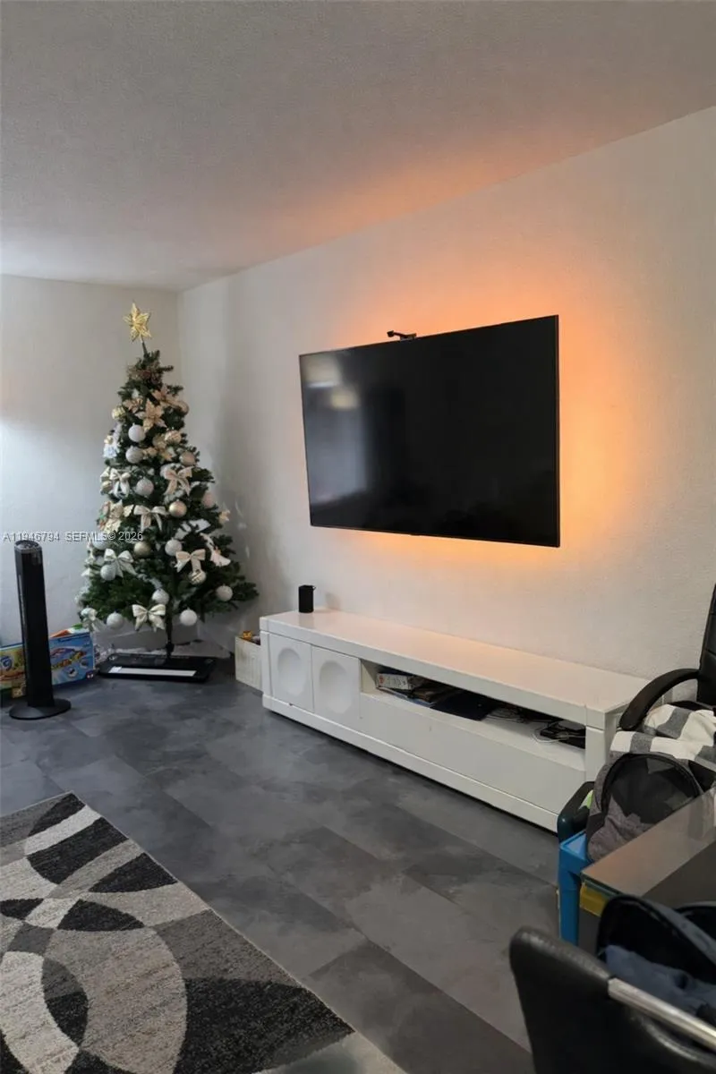 Foto de propiedad en 2190 W 60th Street 21201, Hialeah, FL 33016 Hialeah con MLS# 