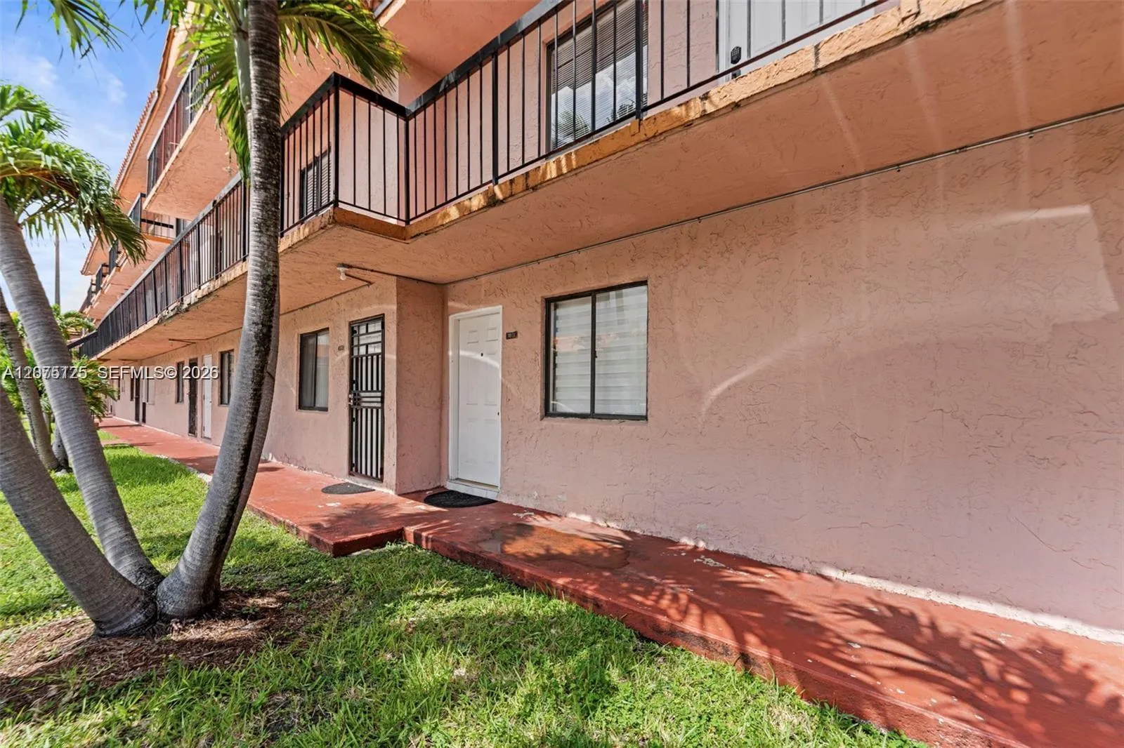 Foto de propiedad en 2194 W 60th Street 22212, Hialeah, FL 33016 Hialeah con MLS# 