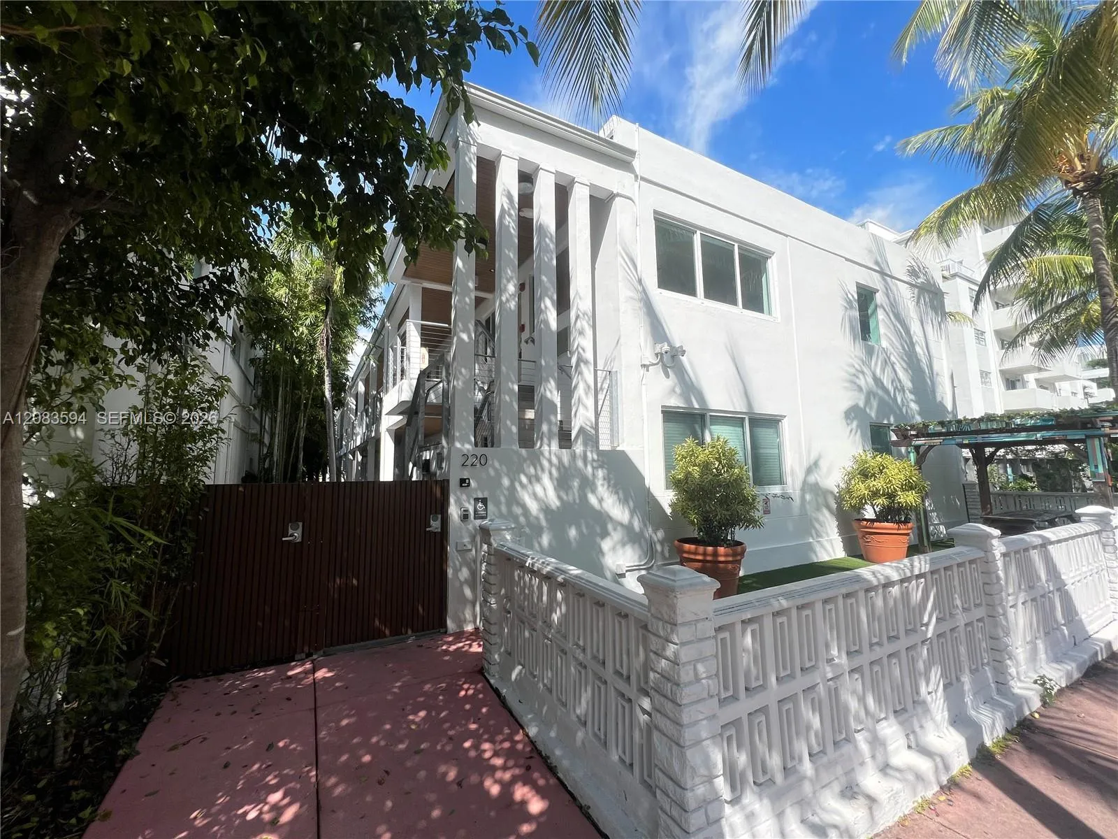 En Renta 220 Collins Avenue 8B, Miami Beach, FL 33139, Miami Beach, FL 33139