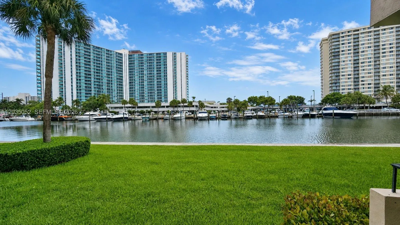 Foto de propiedad en 220 Kings Point Drive 105, Sunny Isles Beach, FL 33160 Sunny Isles Beach con MLS# 