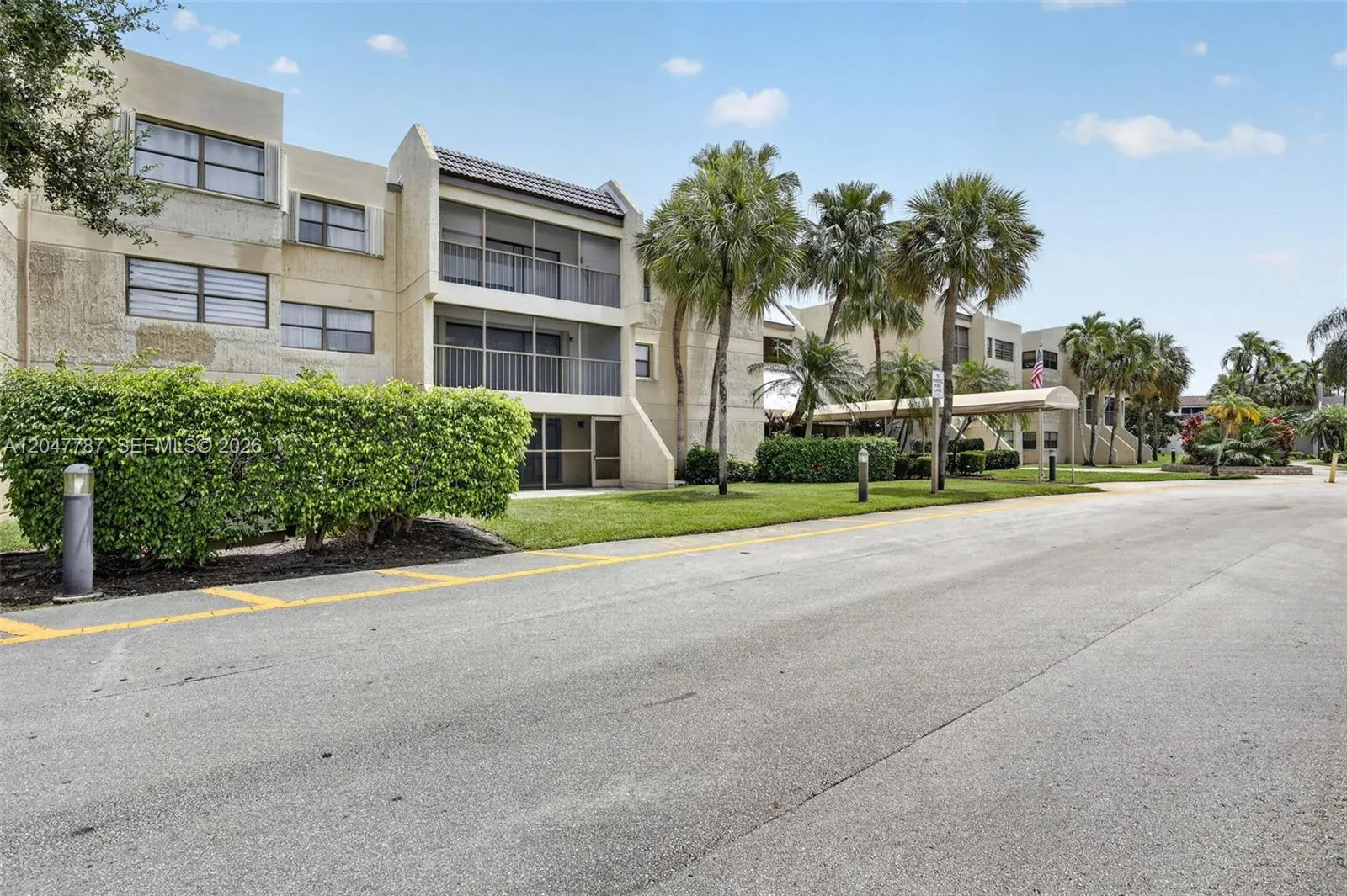 Foto de propiedad en 220 Lakeview Drive 210, Weston, FL 33326 Weston con MLS# 