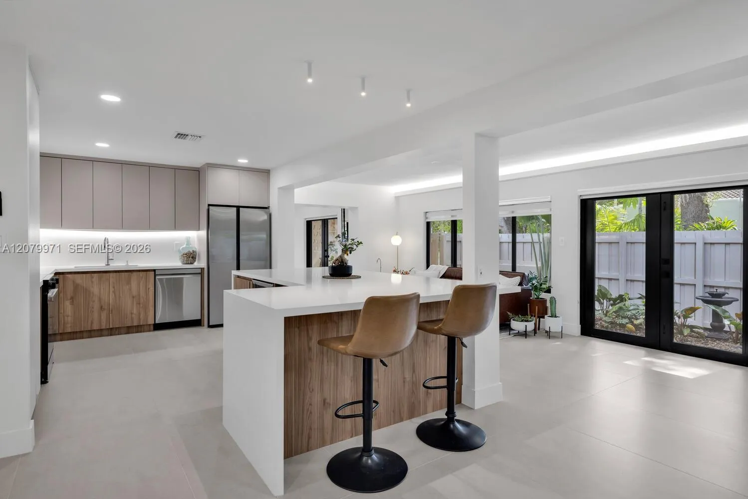 Foto de propiedad en 220 NE 105th Street, Miami Shores, FL 33138 Miami Shores con MLS# 