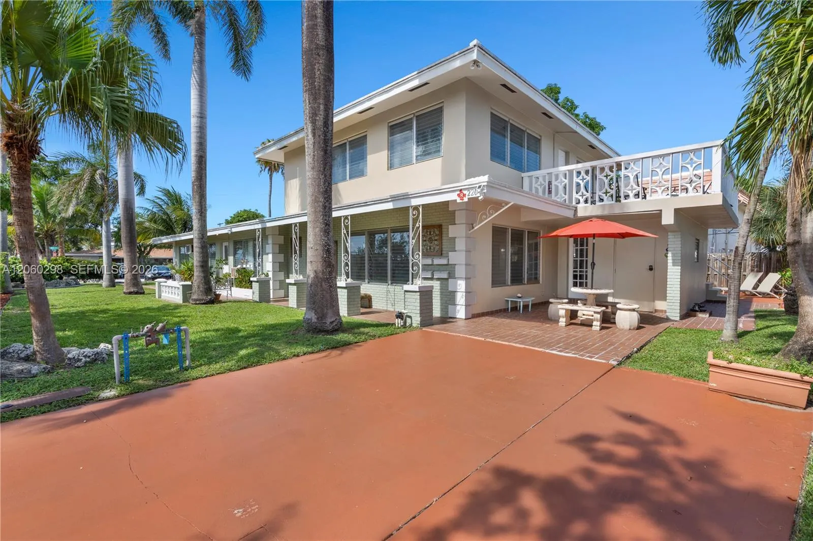 Foto de propiedad en 220 SE 12th Avenue, Deerfield Beach, FL 33441 Deerfield Beach con MLS# 
