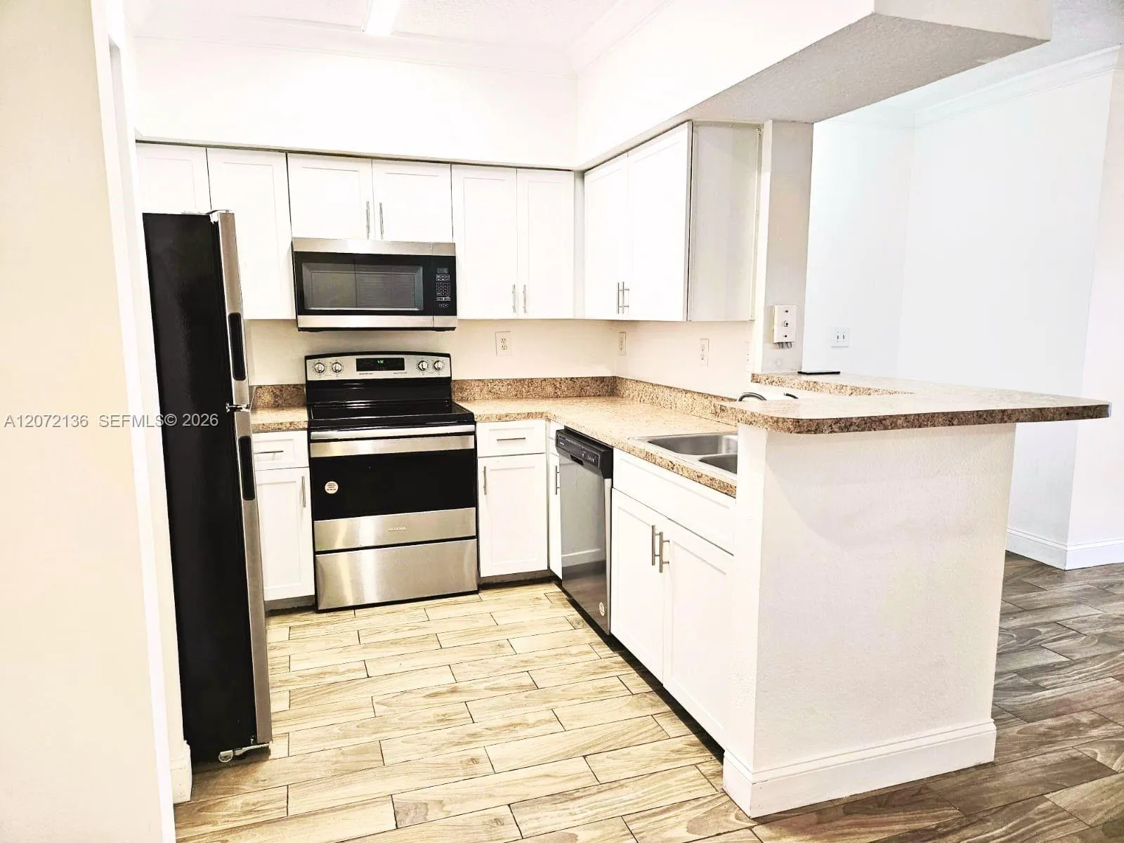 Foto de propiedad en 220 SW 116th Avenue 15105, Pembroke Pines, FL 33025 Pembroke Pines con MLS# 