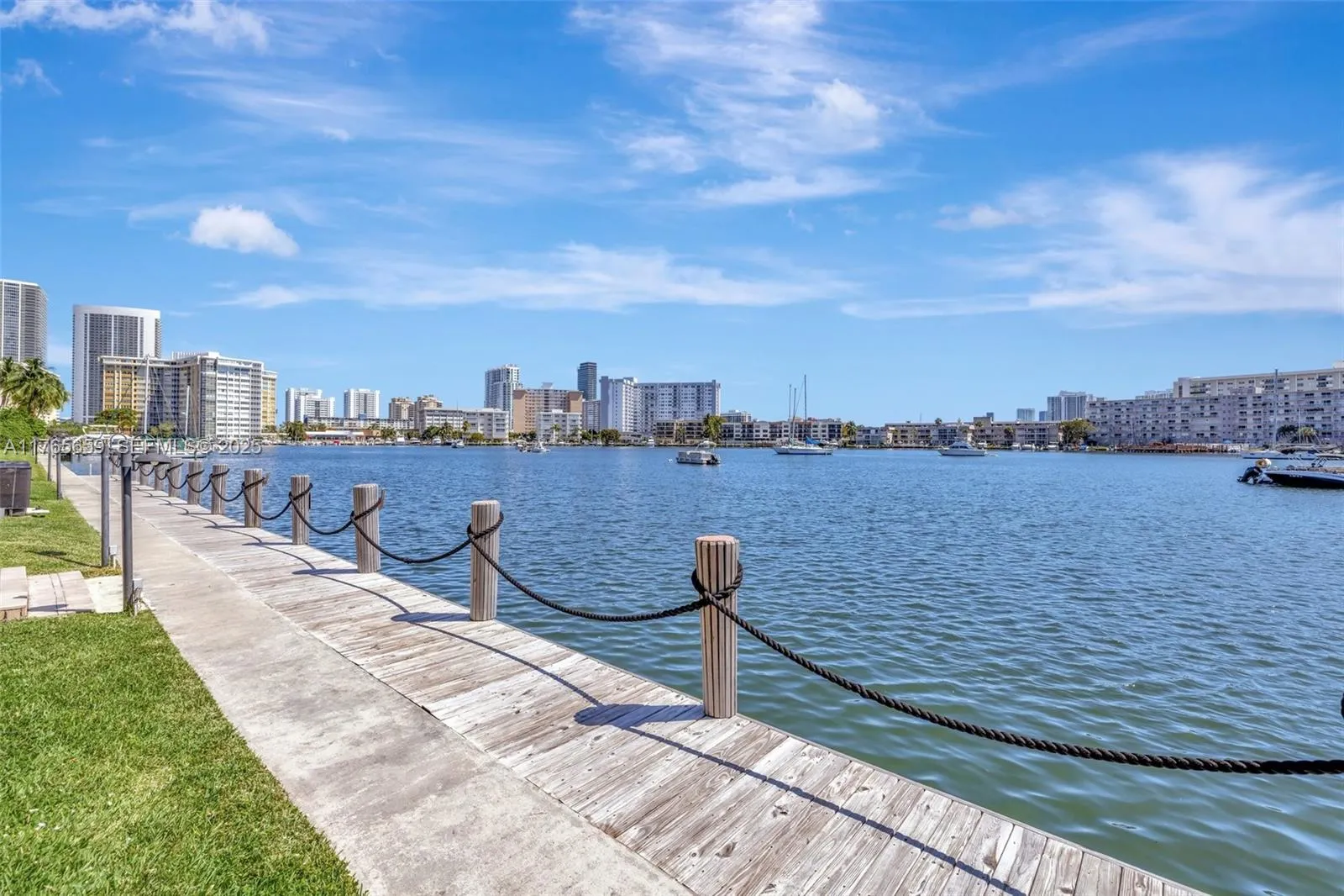 Foto de propiedad en 2200 Diana Drive 111, Hallandale Beach, FL 33009 Hallandale Beach con MLS# 