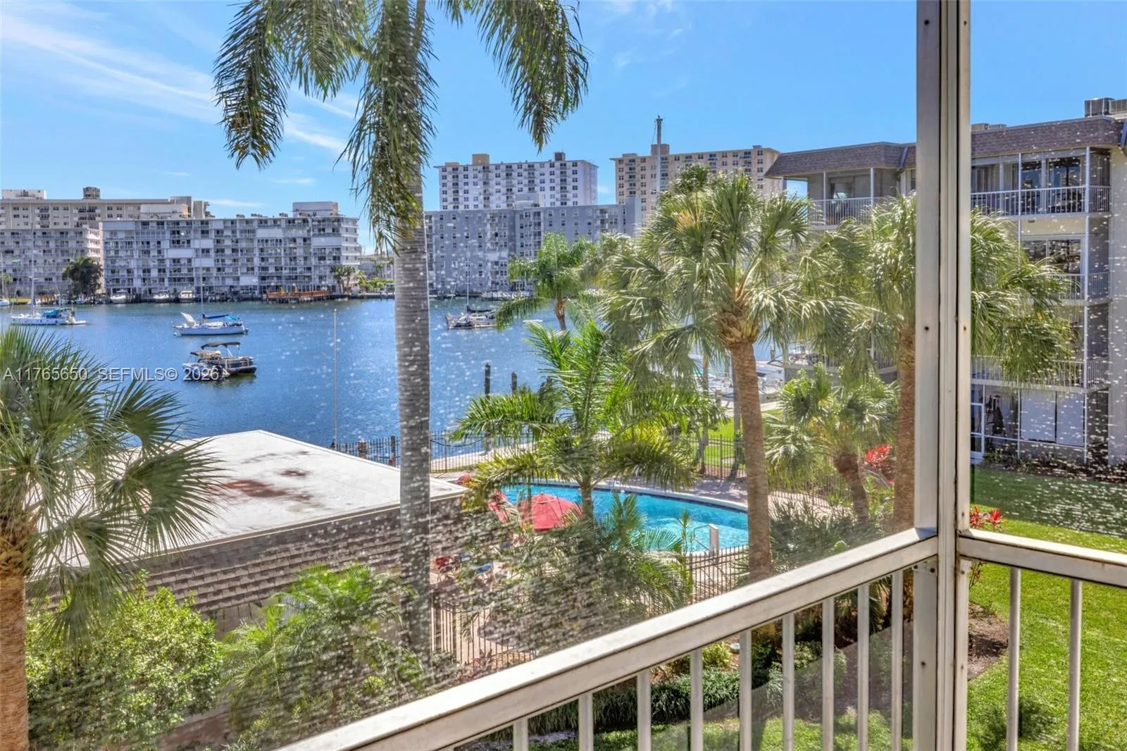 Foto de propiedad en 2200 Diana Drive 310, Hallandale Beach, FL 33009 Hallandale Beach con MLS# 