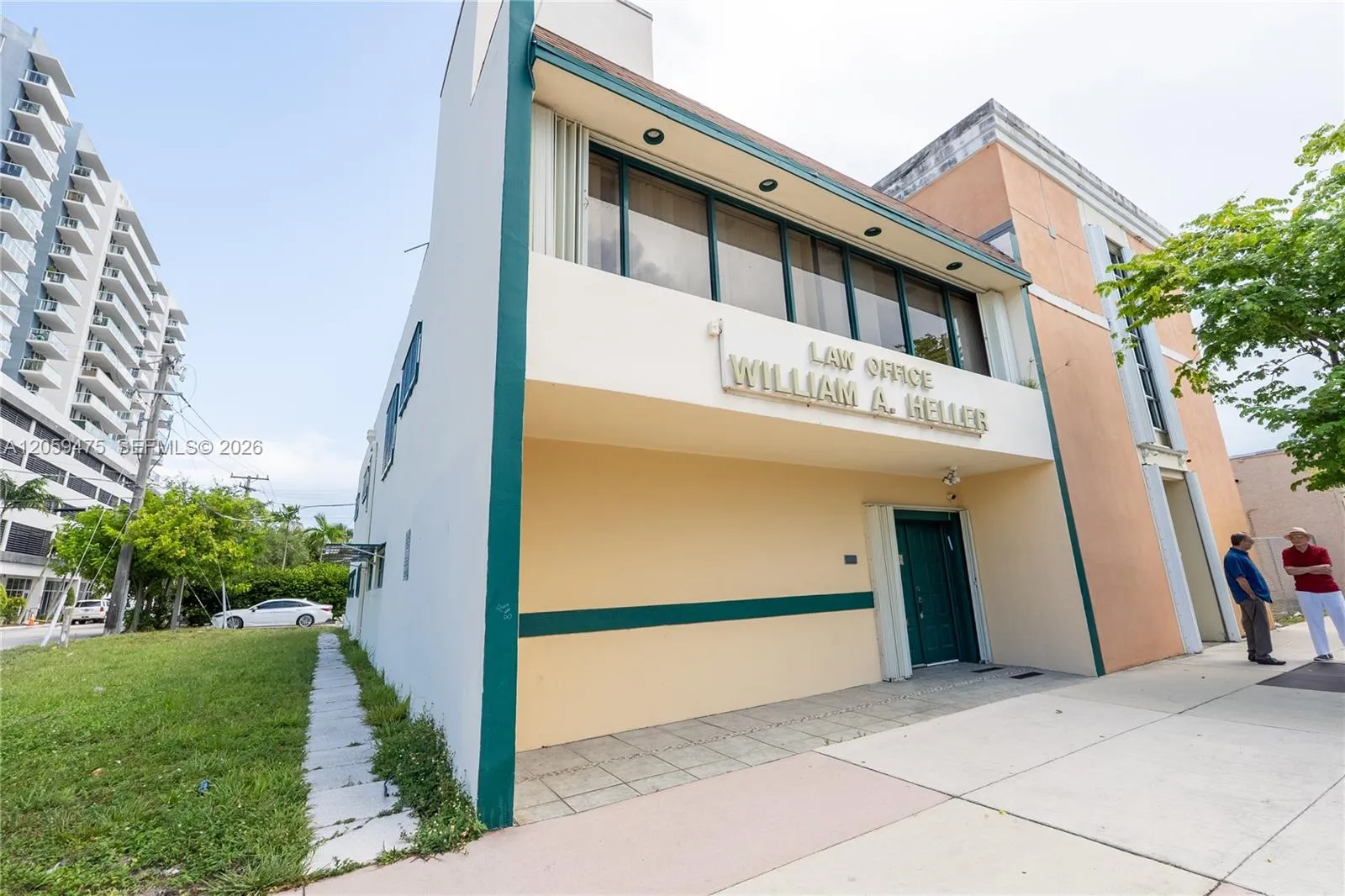 Foto de propiedad en 2200 Hollywood Boulevard, Hollywood, FL 33020 Hollywood con MLS# 
