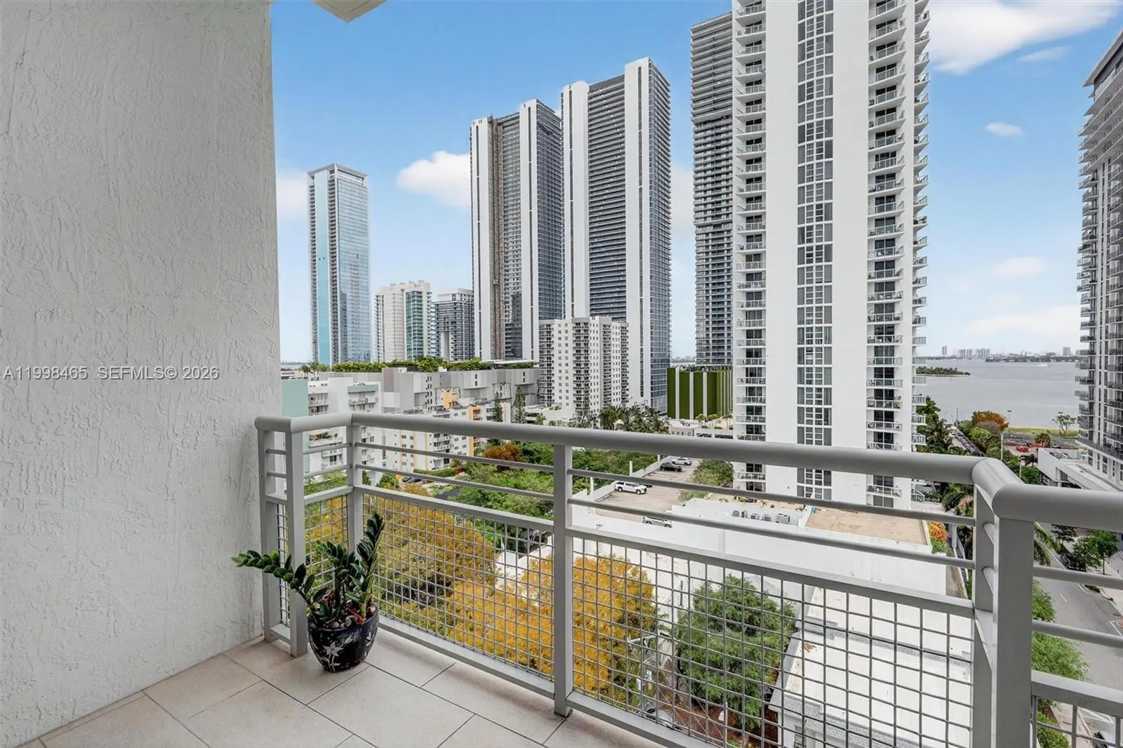 Foto de propiedad en 2200 NE 4th Avenue 1003, Miami, FL 33137 Miami con MLS# 