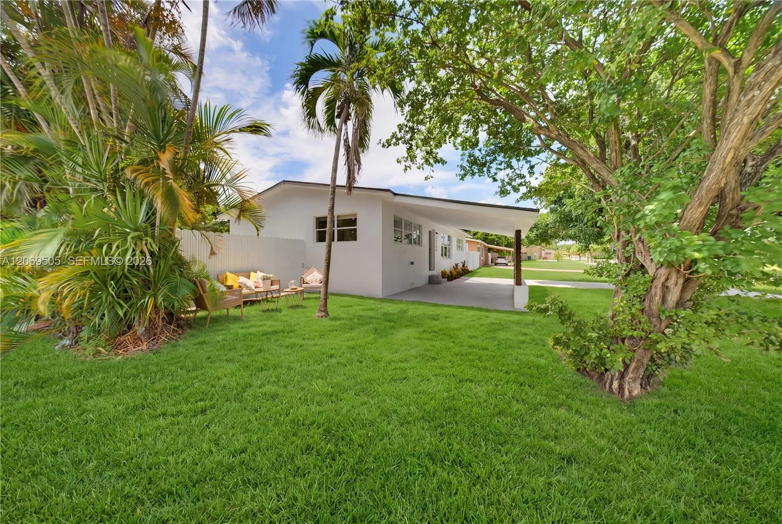 En Venta 2200 NW 110th Street, Miami, FL 33167, Miami, FL 33167