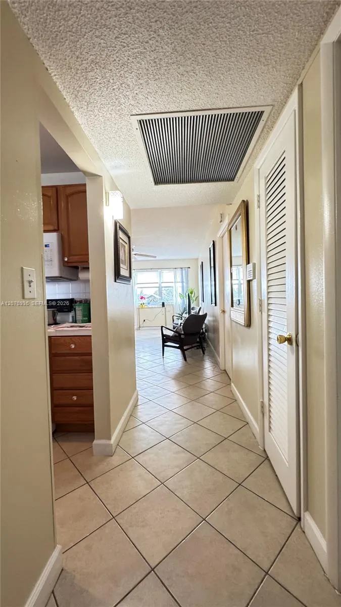 Foto de propiedad en 2200 Park Lane 311, Hollywood, FL 33021 Hollywood con MLS# 