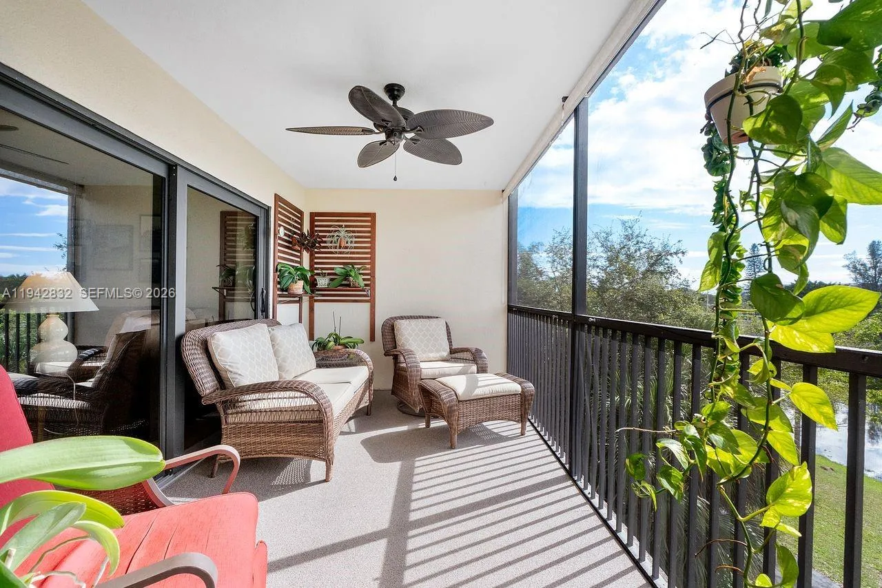 Foto de propiedad en 2200 S Cypress Bend Drive 406, Pompano Beach, FL 33069 Pompano Beach con MLS# 