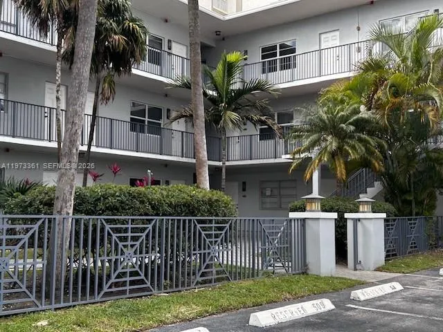 Foto de propiedad en 2200 S Ocean Drive N102, Hollywood, FL 33019 Hollywood con MLS#